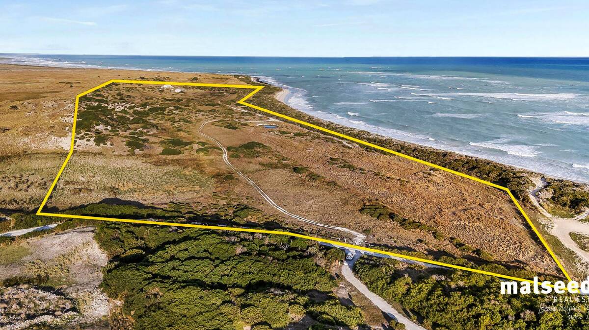 This border block offers 1.3km of private beach. Pictures from Malseed Real Estate.