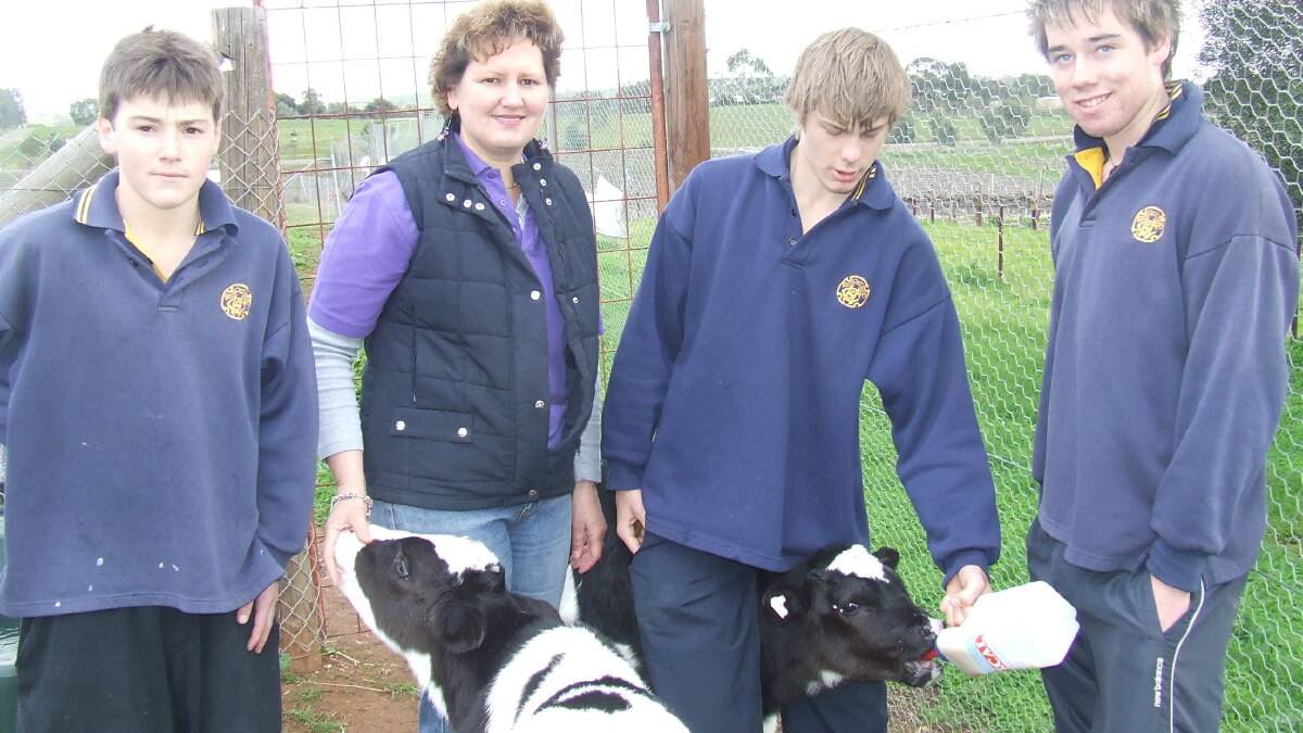 SCHOOL PROGRAM: Dairy farmer Ros Zweck with Cows Create Careers students from Clare High School, SA.