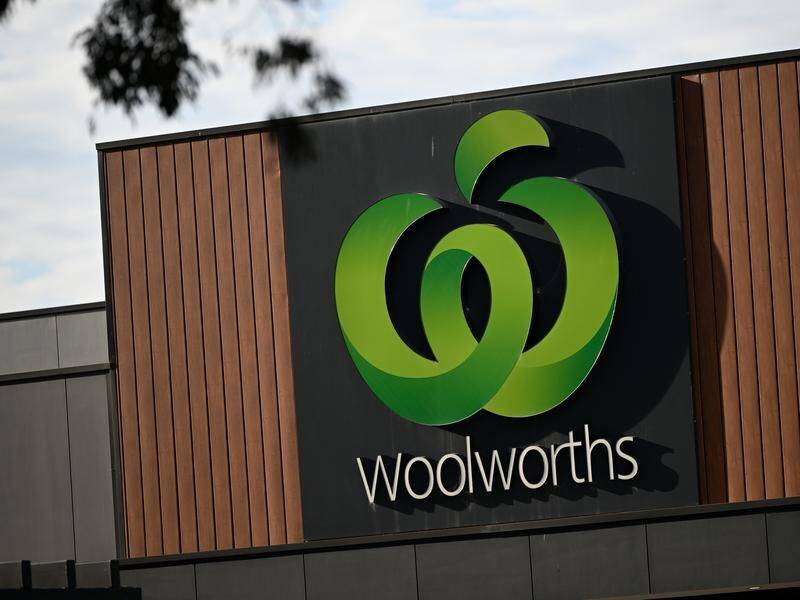 Woolworths has joined Coles in limiting egg sales as a bird flu outbreak spreads. (Joel Carrett/AAP PHOTOS)
